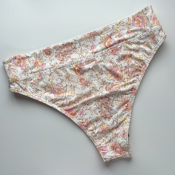 NWT Billabong “Day Dreamin” Bikini Bottoms 🌟 - Picture 1 of 5